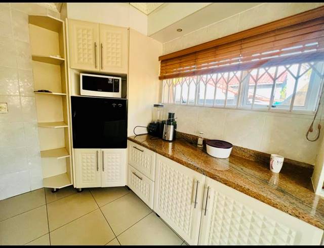 3 BEDROOM HOUSE FOR SALE IN YELLOWWOOD PARK